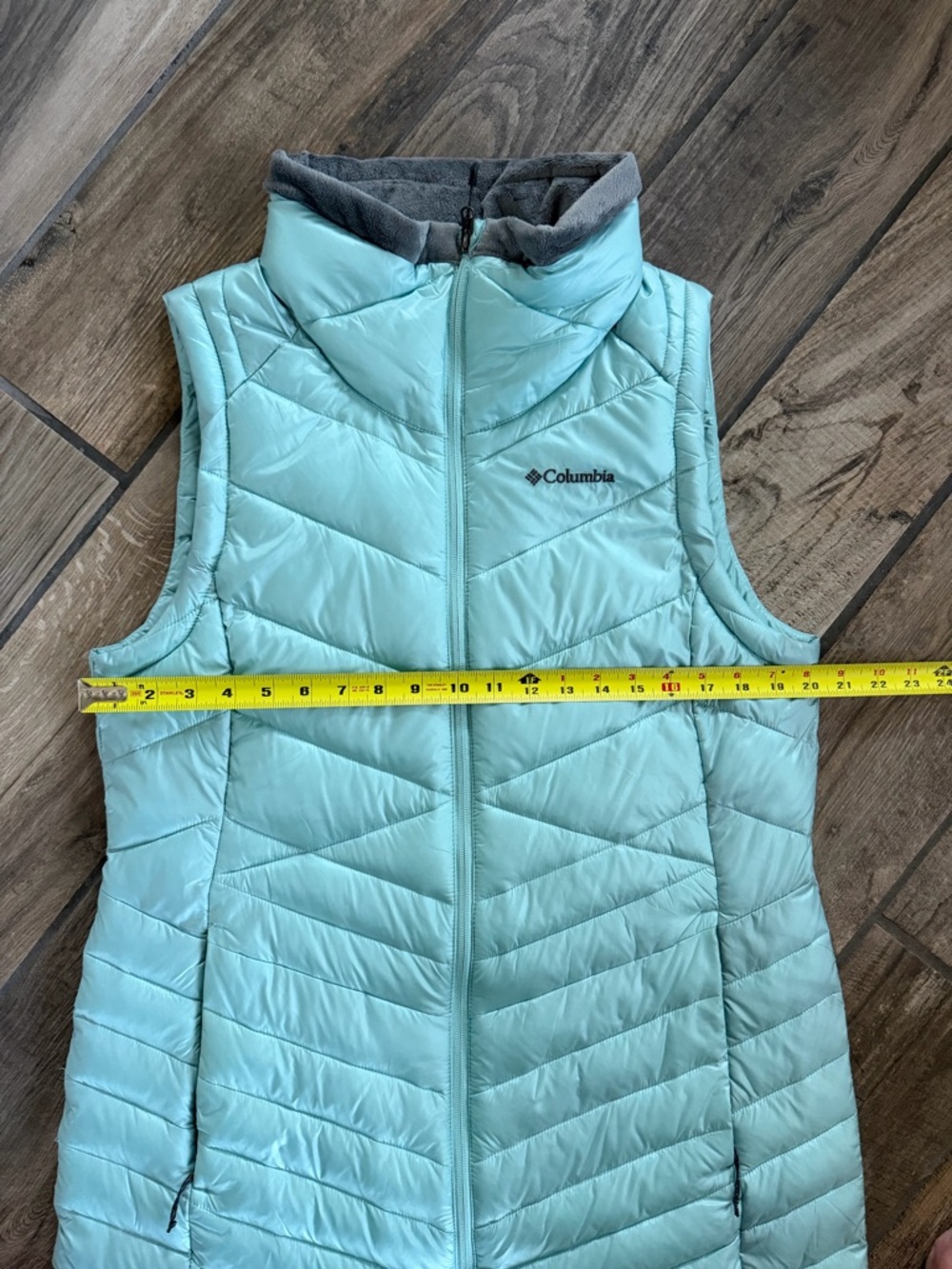 Columbia Women's Aqua Quilted Vest, Omni Heat, Size L - Picture 8 of 8